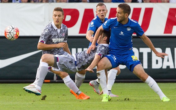 SUPERTALENT VS. LIBEREC. Nikola Vlai (vlevo) odehrál ped týdnem v Liberci...