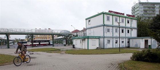 Liberecké autobusové nádraí má dodnes podobu jako ped dvaceti lety. Cestující...