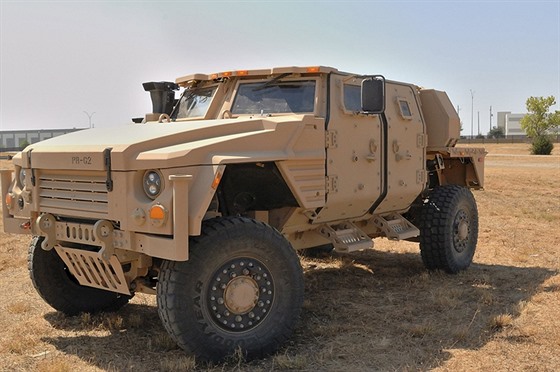 Obrnnce Humvee nahradí nová lehká terénní vozidla JLTV (Joint Light Tactical...