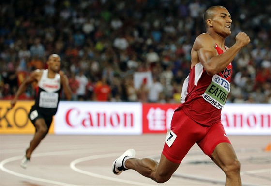 Ashton Eaton na trati tystovky.