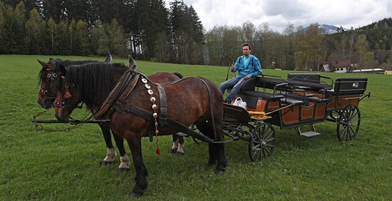 Chovatel Radek Ipser nabízí turistm projíky po umavském národním parku.