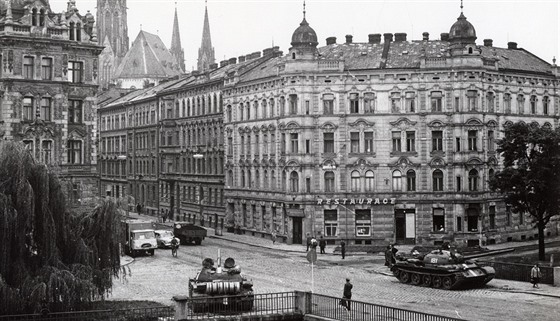 Nová unikátní kniha mapuje rok 1968 v Olomouci vetn vpádu armád Varavské...