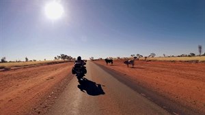 70 dní na motorce v australské pouti