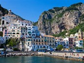 Pobe msteka Amalfi v Kampnii bv oznaovno za jedno z nejkrsnjch v...