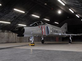 Drak letounu F-4 Phantom, kter Amerian symbolicky ponechali po svm odchodu...