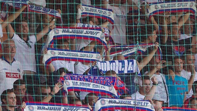 Fanouci chorvatskho Hajduku Split bhem zpasu play-off Evropsk ligy proti Liberci.