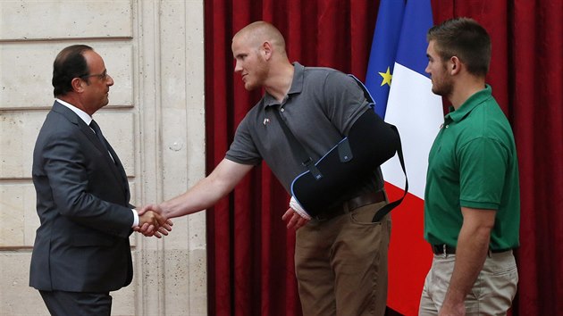 Spencer Stone  si pots rukou s francouzskm prezidentem (24. srpna 2015)