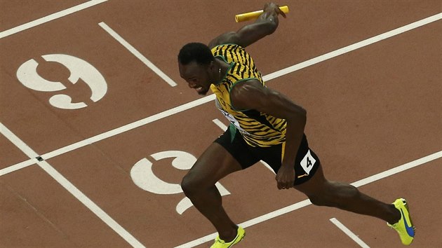 Usain Bolt zskal na MS v Pekingu tet zlato coby finiman tafety na 4x100 metr.