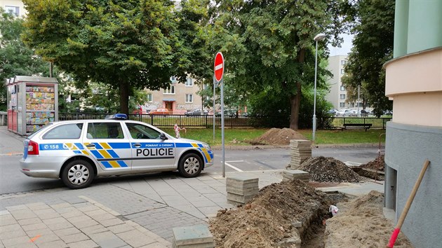 Kvli nlezu leteck pumy policist evakuovali okol Masarykovy tdy v Olomouci. (25. srpna 2015)