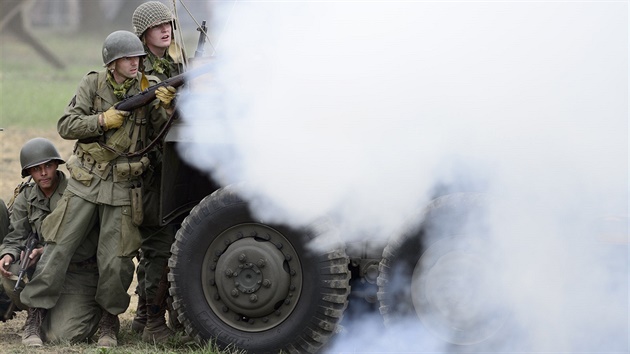 Vojenská historická technika, ale i souasná výzbroj eské armády a ukázka...