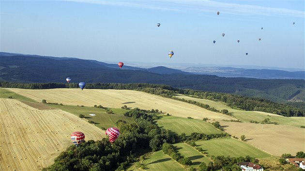 Tradin kadoron balonov fiesta u hradu Bouzov (22. srpna 2015).