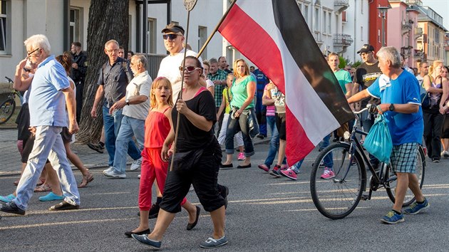 Proti oteven uprchlickho centra protestovali i bn obyvatel Heidenau (21. srpna 2015)