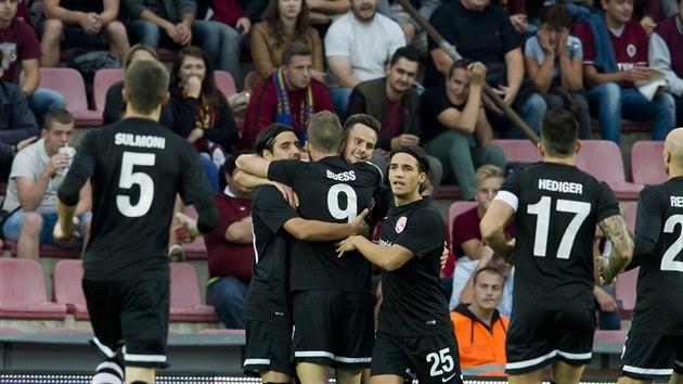 Fotbalist Thunu se raduj ze sv jedin trefy na Spart. V odvet mus skrovat nejmn dvakrt, chtj-li postoupit.