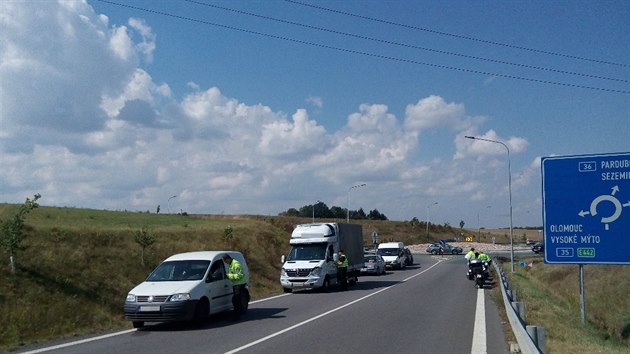 Do kraje se sjeli policist na motorkch kvli velk dopravn akci.