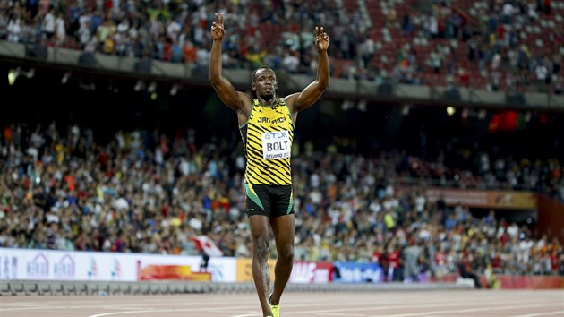 ATLETICK SUPERSTAR. Usain Bolt po triumfu na stovce na MS v Pekingu.