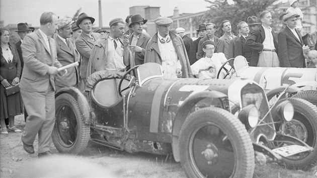 V roce 1933 se uskutenil automobilov zvod I. Okruh Zlnem.