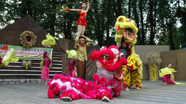 Tchaj-wan se na folklornm festivalu pedstavil s tancem lva, kter symbolizuje tst. Tanenci jet jako jedin na festivalu pedvedou bojov tanec s ostrmi mei.