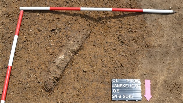 Vykopvky na staveniti bytovch dom v olomouck tvrti Povel, kde archeologov nali plmetrov lomek mamutho klu (na snmku).