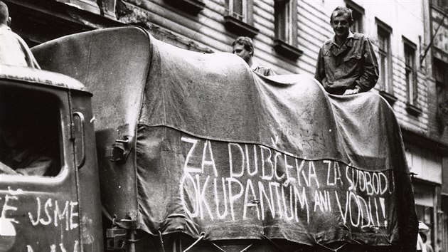 Nov uniktn kniha mapuje rok 1968 v Olomouci vetn vpdu armd Varavsk smlouvy. Pin mimo jin fotografie z tehdejho dn v ulicch msta v dob pjezdu okupanch vojsk.