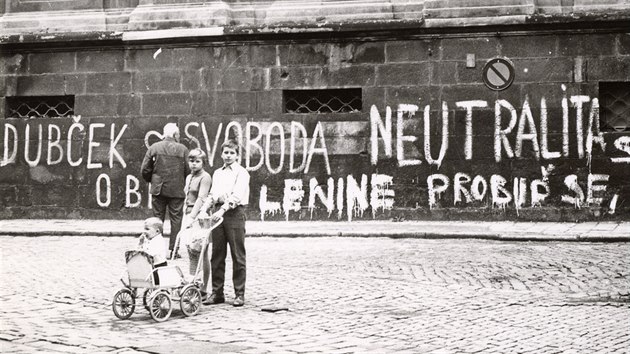 Nov uniktn kniha mapuje rok 1968 v Olomouci vetn vpdu armd Varavsk smlouvy. Pin mimo jin fotografie z tehdejho dn v ulicch msta v dob pjezdu okupanch vojsk.