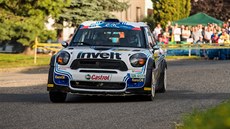 Na trati zlínské Barum rallye si to sviští Václav Pech. Na trati zlínské Barum rallye si to sviští Václav Pech.