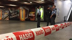 Policisté kvli nahláené bomb v jedné z vlakových souprav uzaveli nástupit...