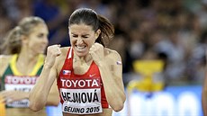 Zuzana Hejnová v cíli závodu na 400 metr pekáek (26. srpna 2015)