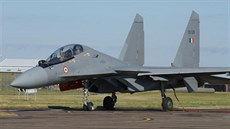 Dvoumístný indický letoun Su-30MKI na britském vojenském letiti Conigsby