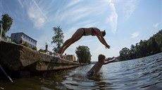Plovárna U Václava v Písku nabízí koupání v řece Otavě i dětském bazénu a... Plovárna U Václava v Písku nabízí koupání v řece Otavě i dětském bazénu a...