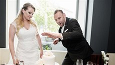 Miloš Knor (47) je známý hlavně z pořadu Na stojáka. Na jeho svatbě s... Miloš Knor (47) je známý hlavně z pořadu Na stojáka. Na jeho svatbě s...