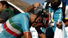 Vyerpaný Vincenzo Nibali v cíli druhé etapy Vuelty.