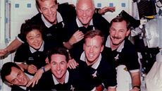 Posádka mise STS-95 (1998). Scott Parazynski je vlevo nahoe, vedle nj je John...