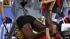 Usain Bolt pi sráce s ínským kameramanem.