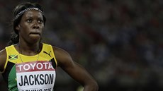 Shericka Jacksonová eká na svj as po semifinále na 400 metr hladkých.