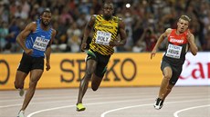 Usain Bolt (uprosted) v semifinále sprintu na 200 metr na MS v Pekingu