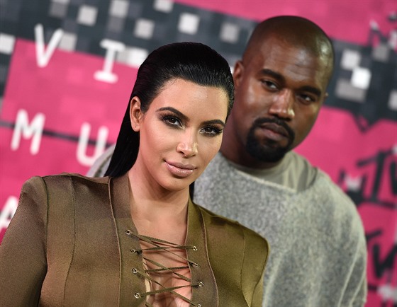 Kim Kardashianová a Kanye West na MTV Video Music Awards (Los Angeles, 30....