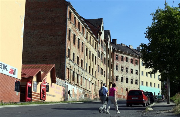 Blok inovních dom v chebské Wolkerov ulici.