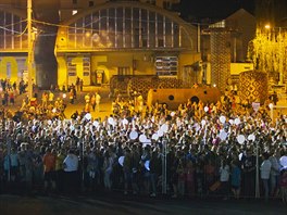 Obí loutky panlského soubor Carros de Foc tikrát proly Plzní a pedvedly...