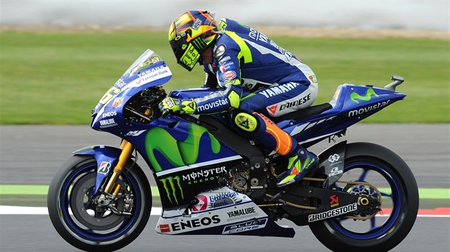 Italsk zvodnk Valentino Rossi v kvalifikaci na Velkou cenu Britnie.