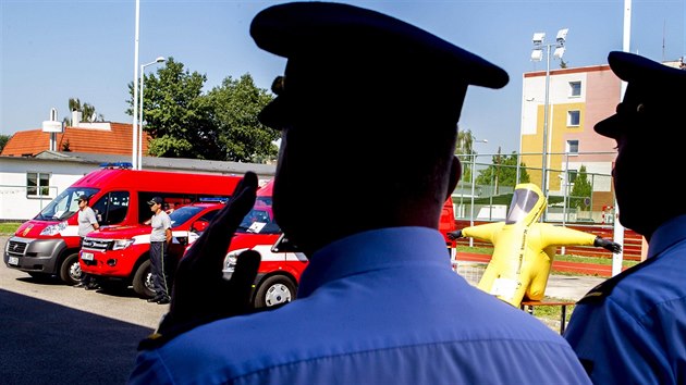 Velitel hasiskch stanic si pevzali auta a dal techniku.