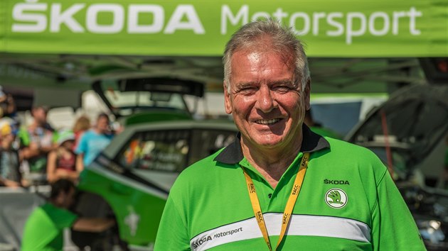 Na Barum Czech Rally dorazil i bval pedseda pedstavenstva automobilky koda Auto Vratislav Kulhnek, kter je nyn poradcem tmu koda Motorsport.