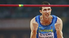 Ukrajinský výka Bohdan Bondarenko se raduje po úspném skoku.