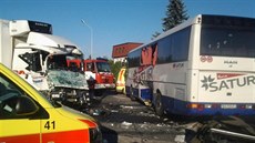 Srážka autobusu a nákladního vozu ve Ždírci nad Doubravou. Srážka autobusu a nákladního vozu ve Ždírci nad Doubravou.