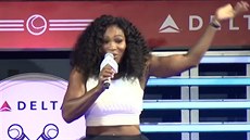 Serena Williamsová zpívala karaoke. Trochu falešně Serena Williamsová zpívala karaoke. Trochu falešně