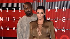 Kanye West a Kim Kardashianová na MTV Video Music Awards (Los Angeles, 30....