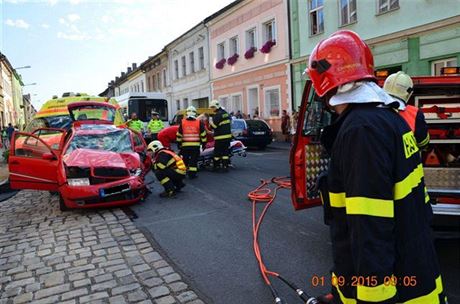 Nehoda se stala v úterý dopoledne v Kadaské ulici v Chomutov.