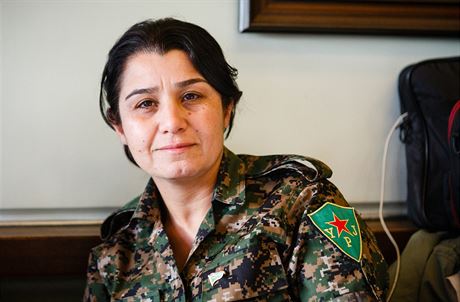 Nesrin Abdullah, náelnice kurdských enských milicí, se v Praze zastnila...