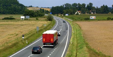 Obchvat kolem Vodan u chtlo editelství silnic a dálnic opravit loni, tehdy...