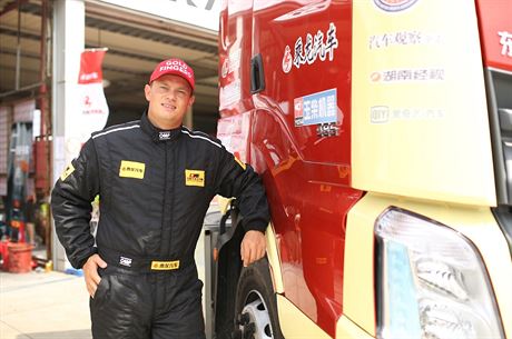 Adam Lacko ped závodem China Truck Racing Championship.