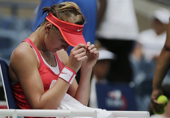 eská tenistka Tereza Smitková smutní pi zápase 2. kola US Open.